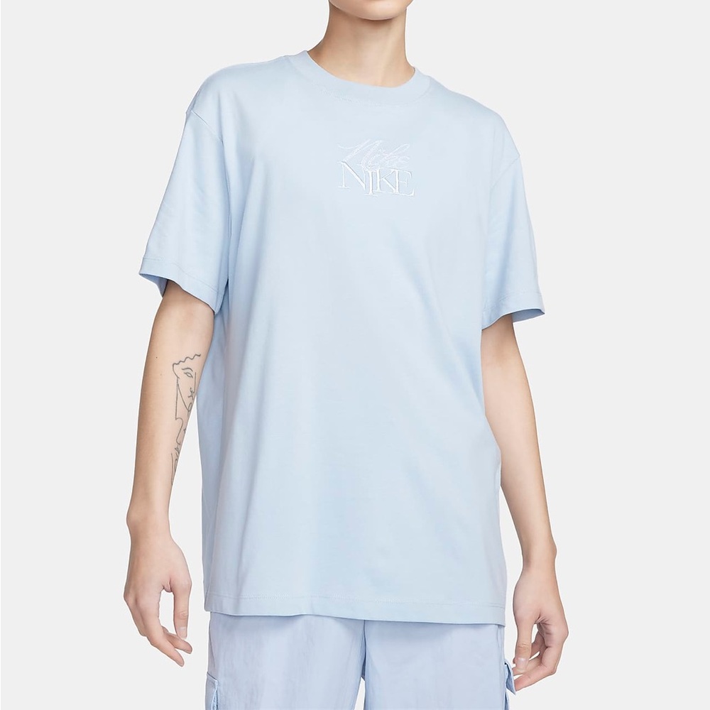Nike Sportswear
Women's T-Shirt